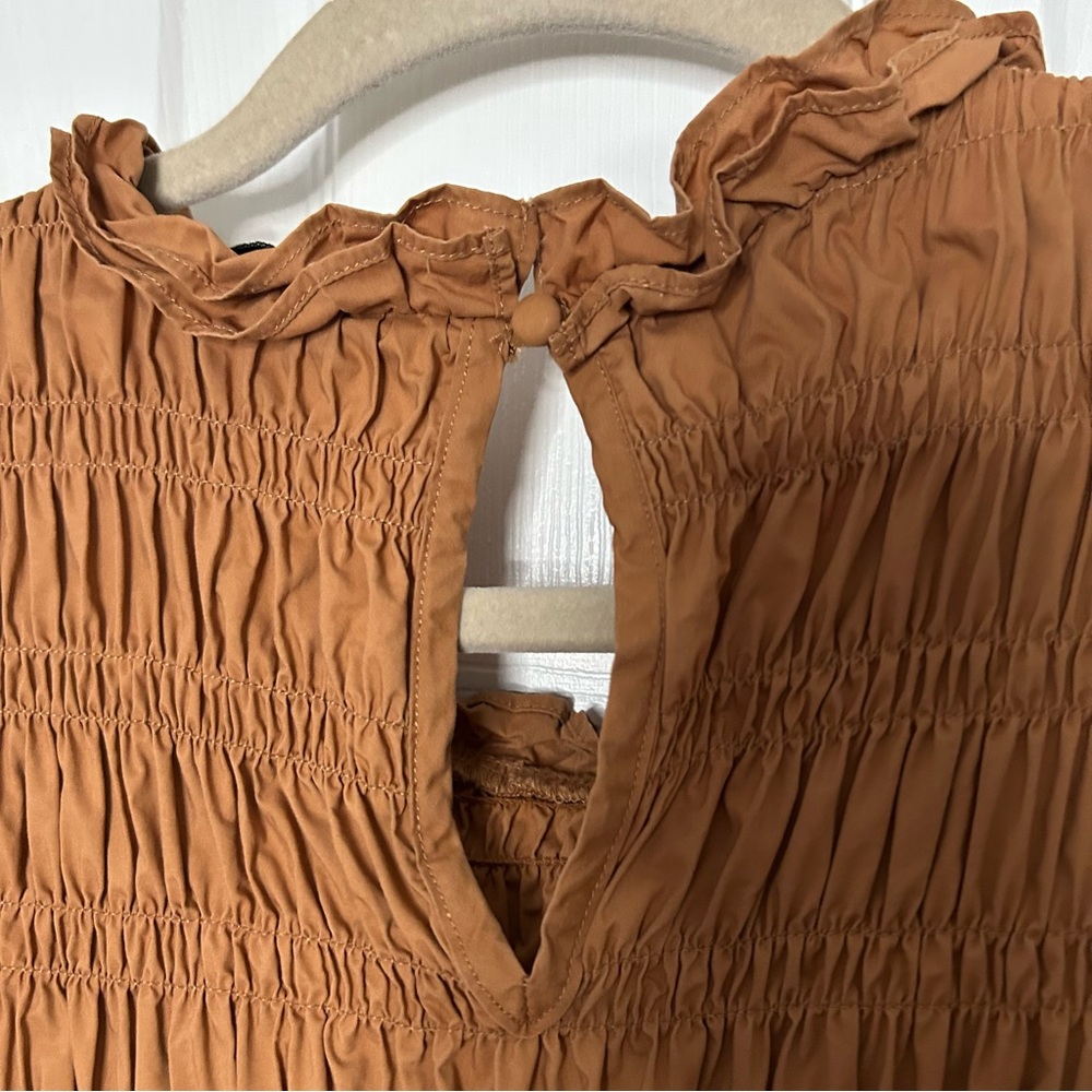 Moon River Exclusive Caramel Bubble Sleeve Smocked Midi Dress - Picture 10 of 13